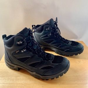 Ecco Hiking Lace Up  Black Gortex Boot- Great Shoe  $60   Sz. 9.5